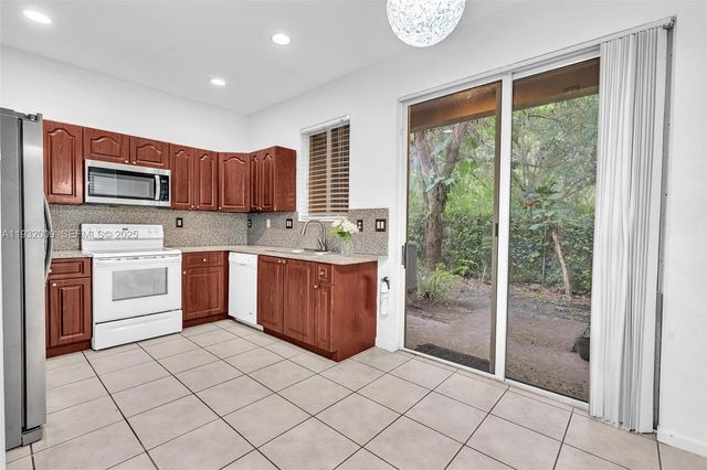 21205 NW 14 PL 819, Miami Gardens, FL 33169