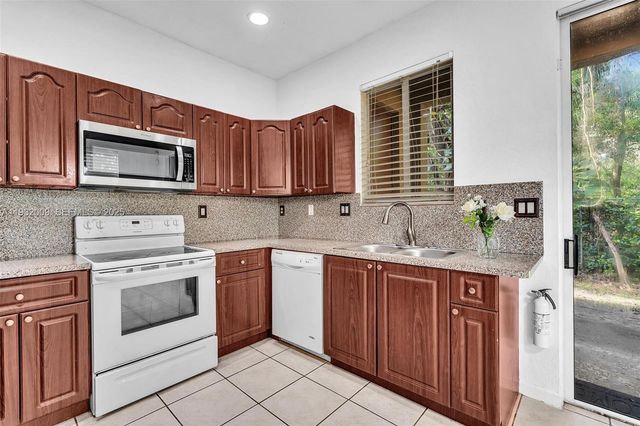 21205 NW 14 PL 819, Miami Gardens, FL 33169