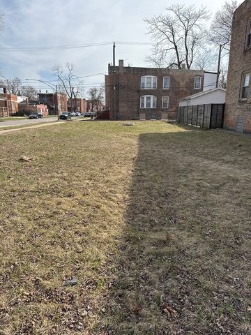 201 E 70th Street, Chicago, IL 60637