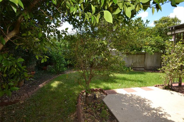 15307 Amesbury Lane, Sugar Land, TX 77478