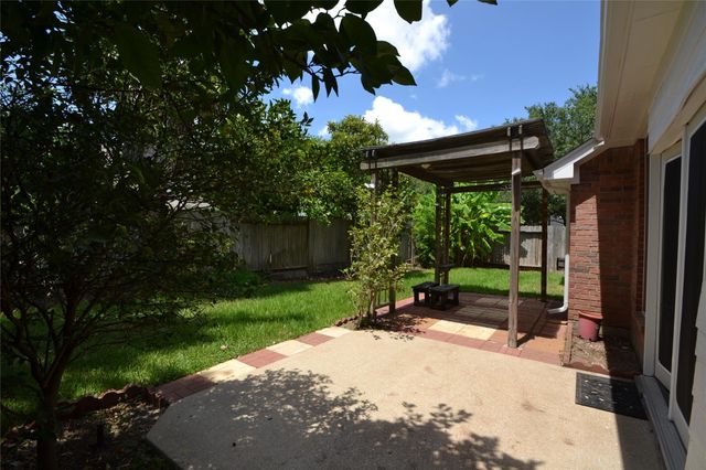 15307 Amesbury Lane, Sugar Land, TX 77478