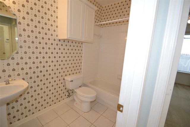 15307 Amesbury Lane, Sugar Land, TX 77478