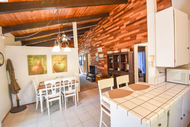 21881 Phoenix Lake Rd, Sonora, CA 95370