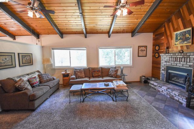 21881 Phoenix Lake Rd, Sonora, CA 95370