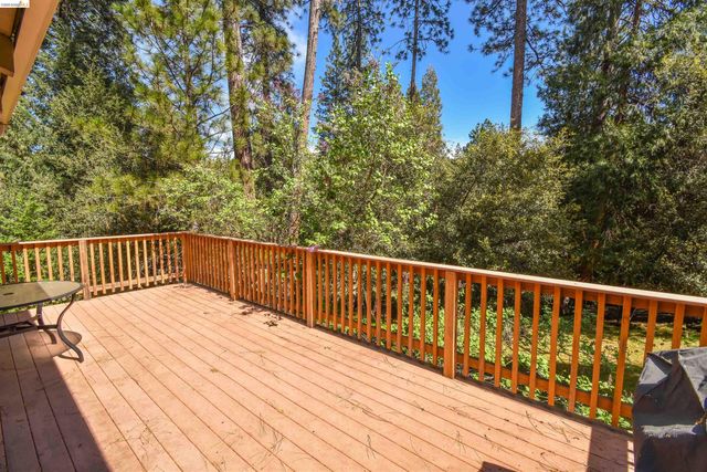 21881 Phoenix Lake Rd, Sonora, CA 95370