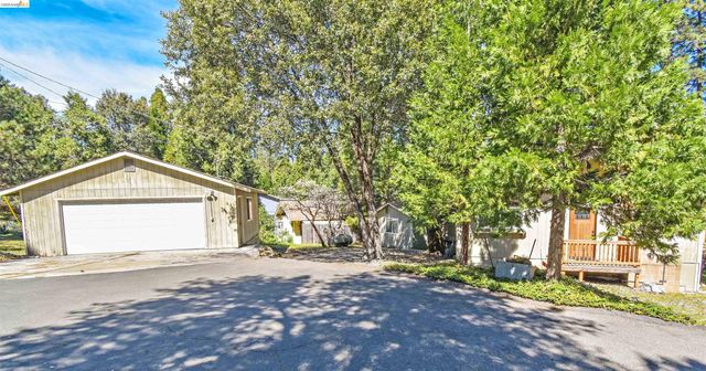 21881 Phoenix Lake Rd, Sonora, CA 95370