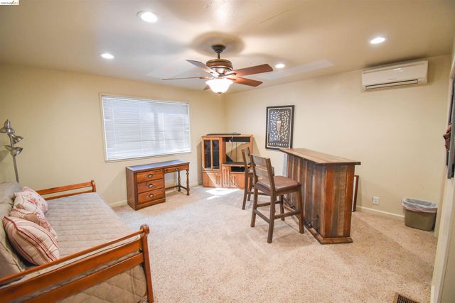 21881 Phoenix Lake Rd, Sonora, CA 95370