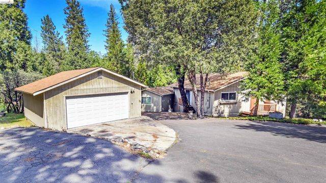 21881 Phoenix Lake Rd, Sonora, CA 95370