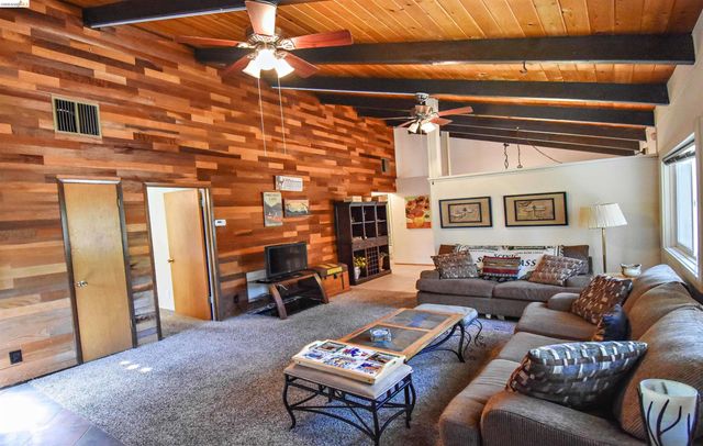 21881 Phoenix Lake Rd, Sonora, CA 95370