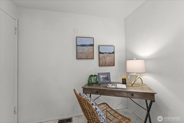 24504 13th Avenue S, Des Moines, WA 98198