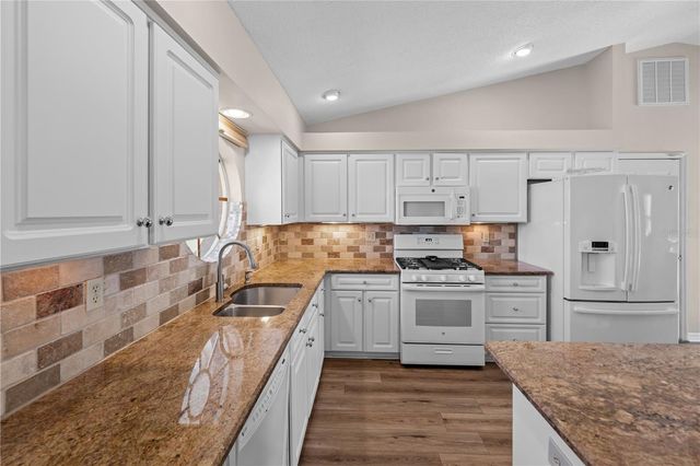 6323 SILVER LAKES DRIVE E, Lakeland, FL 33810