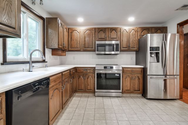 27 Woodland St, Natick, MA 01760