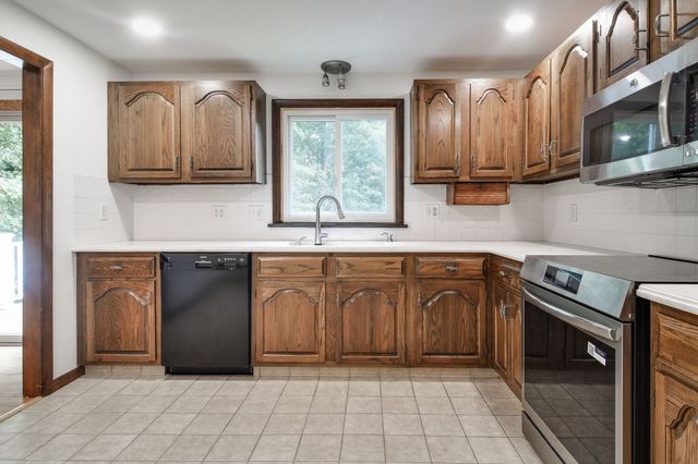 27 Woodland St, Natick, MA 01760