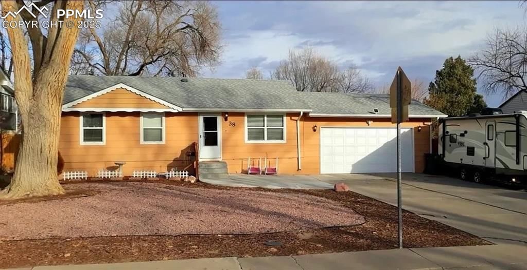 38 Macalester Road, Pueblo, CO 81001