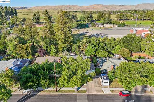 1970 N 6Th St, Concord, CA 94519