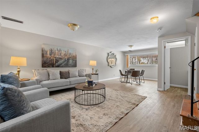 11008 Baywood Terrace, St Louis, MO 63126