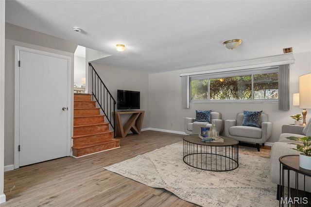 11008 Baywood Terrace, St Louis, MO 63126