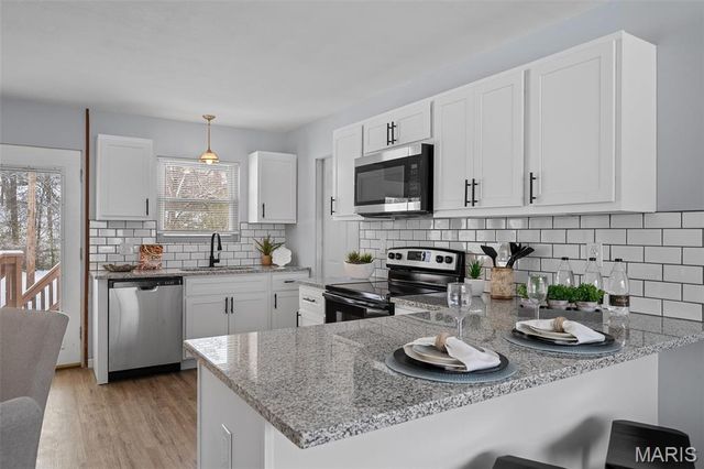 11008 Baywood Terrace, St Louis, MO 63126