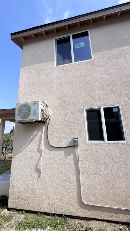 Image 42 of property listing at 11154 Towne, Los Angeles, CA 90061