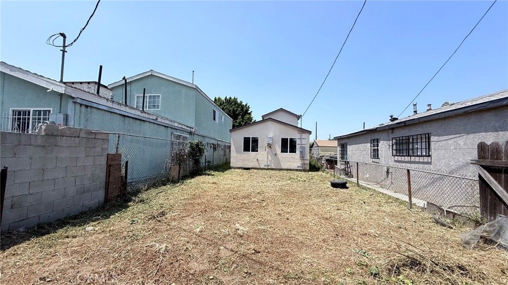 Image 46 of property listing at 11154 Towne, Los Angeles, CA 90061