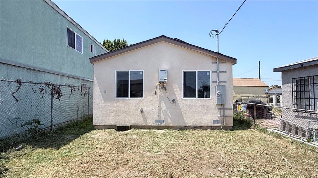 Image 47 of property listing at 11154 Towne, Los Angeles, CA 90061