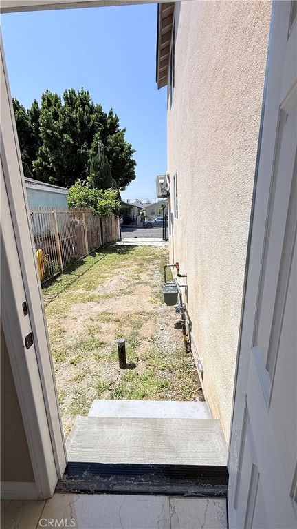 Image 52 of property listing at 11154 Towne, Los Angeles, CA 90061