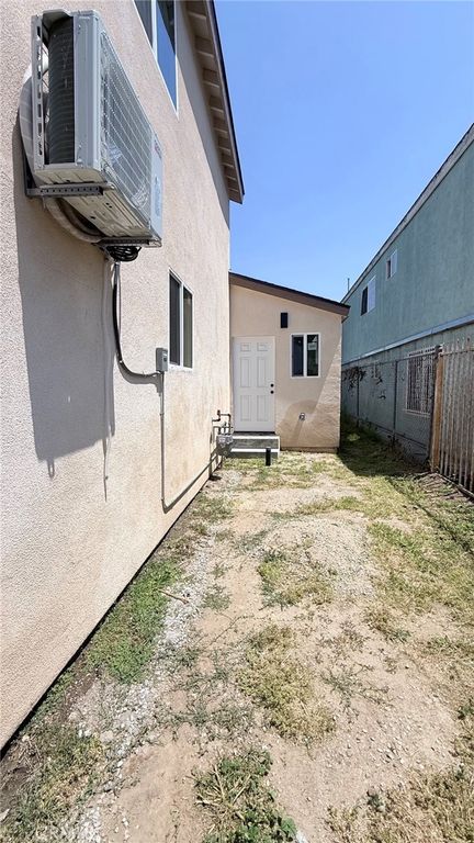 Image 53 of property listing at 11154 Towne, Los Angeles, CA 90061