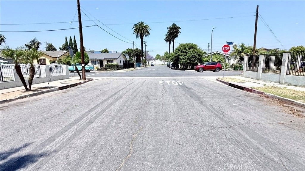 Image 57 of property listing at 11154 Towne, Los Angeles, CA 90061