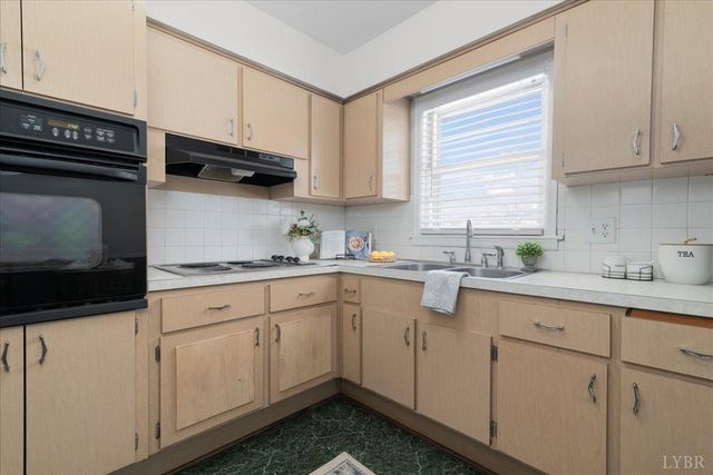 1982 Lawyers Rd, Lynchburg, VA 24501