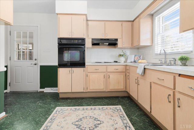 1982 Lawyers Rd, Lynchburg, VA 24501