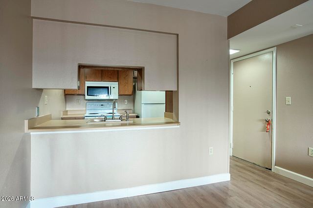 3033 E DEVONSHIRE Avenue 3032, Phoenix, AZ 85016