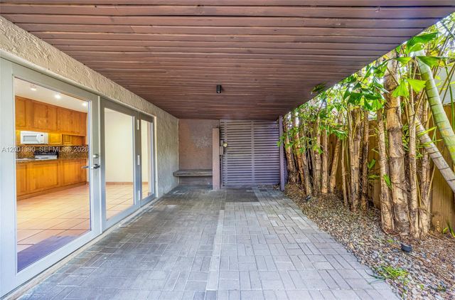 72 SW 113th Ave, Sweetwater, FL 33174