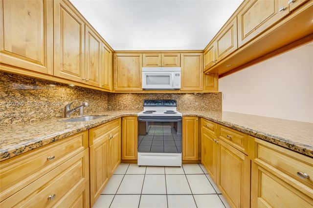 72 SW 113th Ave, Sweetwater, FL 33174