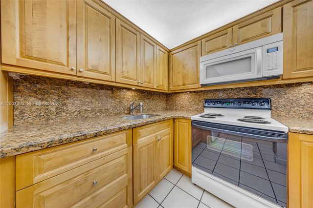 72 SW 113th Ave, Sweetwater, FL 33174