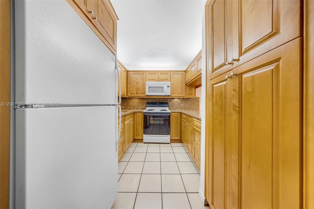 72 SW 113th Ave, Sweetwater, FL 33174