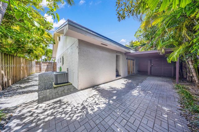 72 SW 113th Ave, Sweetwater, FL 33174