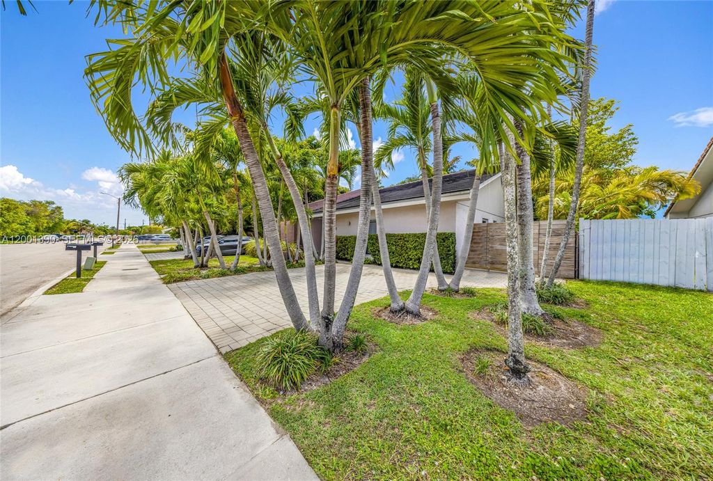 72 SW 113th Ave, Sweetwater, FL 33174