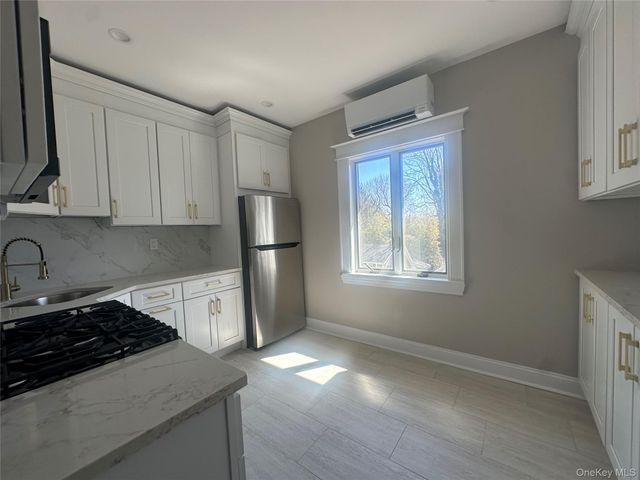 55 Sea Cliff Avenue, Sea Cliff, NY 11579