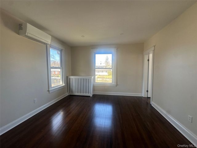 55 Sea Cliff Avenue, Sea Cliff, NY 11579