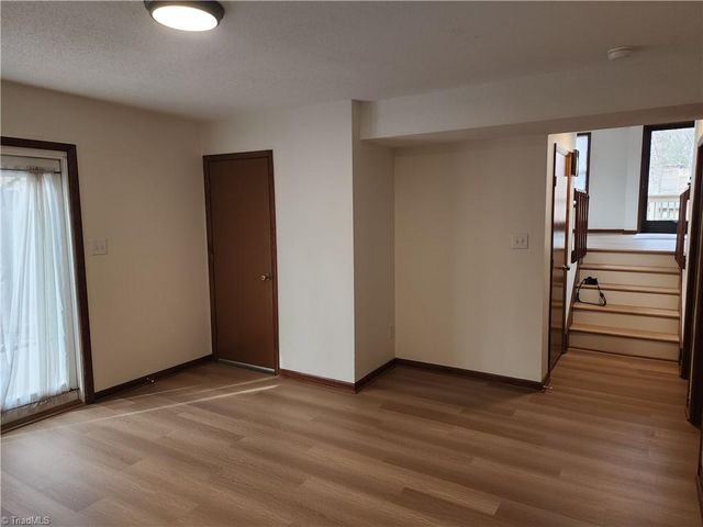 1901 Stonewood Drive, Winston-salem, NC 27103