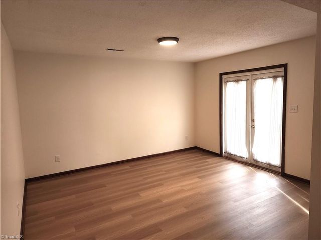 1901 Stonewood Drive, Winston-salem, NC 27103