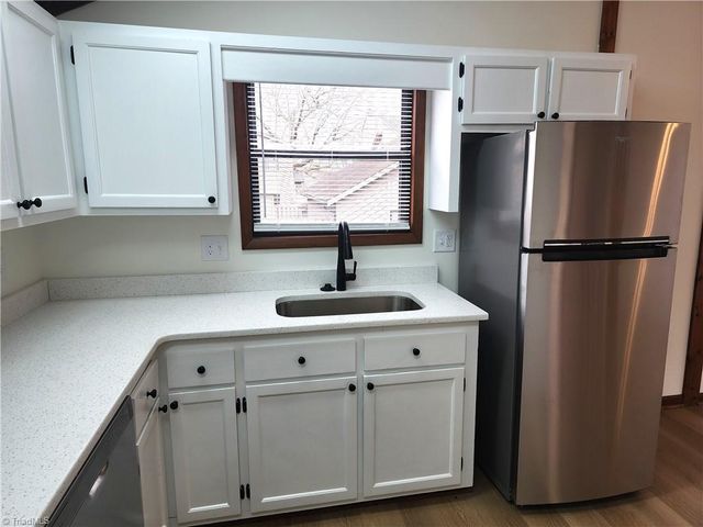 1901 Stonewood Drive, Winston-salem, NC 27103