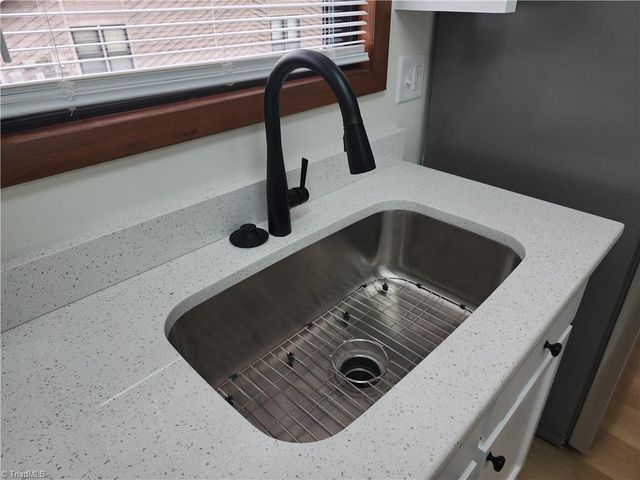 1901 Stonewood Drive, Winston-salem, NC 27103