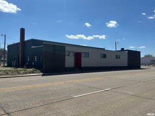 318 RIVER Drive, Moline, IL 61265