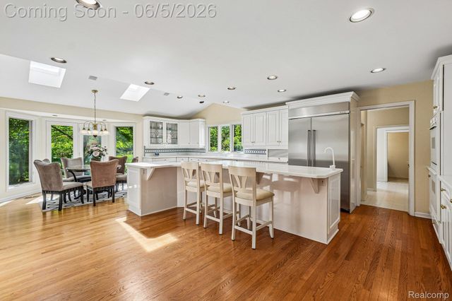4523 Rivers Edge Drive, Troy, MI 48098