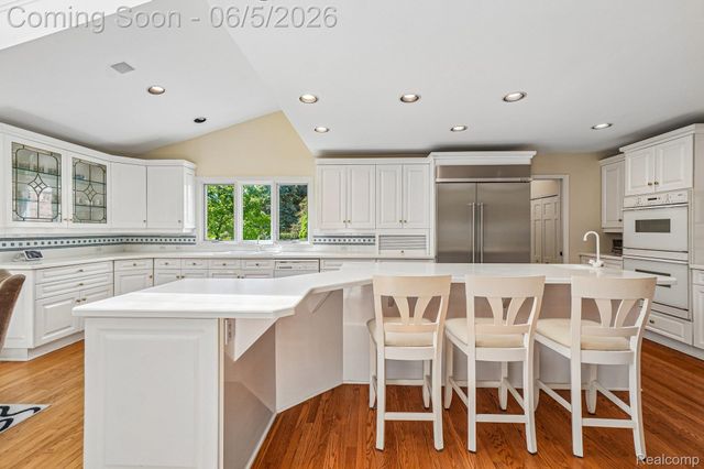 4523 Rivers Edge Drive, Troy, MI 48098
