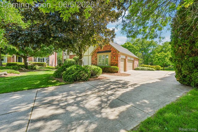 4523 Rivers Edge Drive, Troy, MI 48098