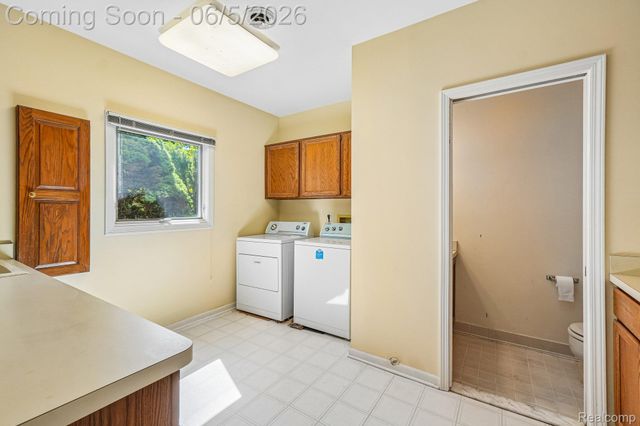 4523 Rivers Edge Drive, Troy, MI 48098