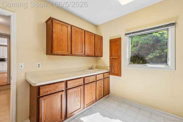 4523 Rivers Edge Drive, Troy, MI 48098