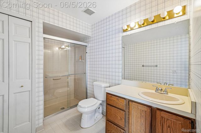 4523 Rivers Edge Drive, Troy, MI 48098